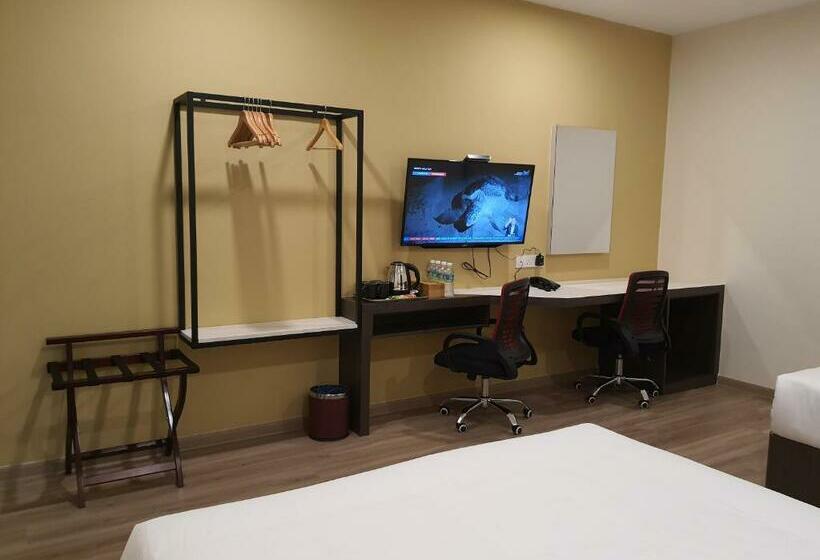 Familienzimmer, T Square