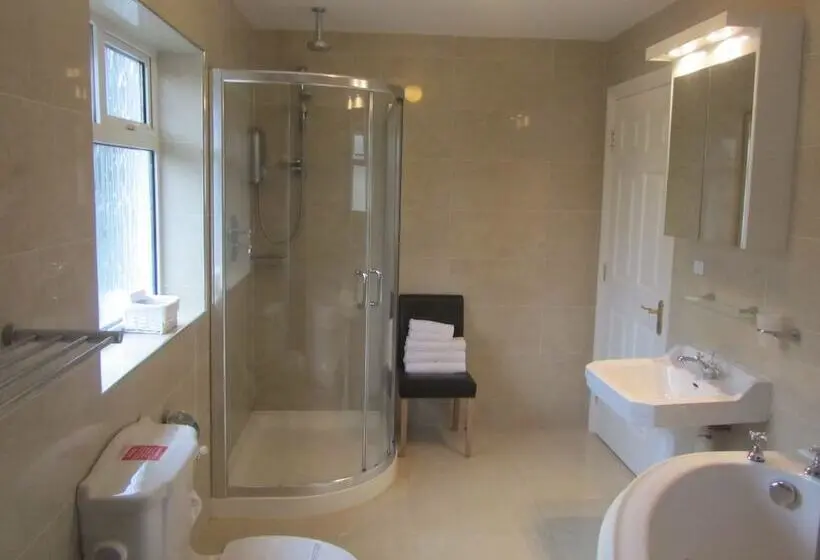 Standard Room with Hot Tub, Edencrest B&b
