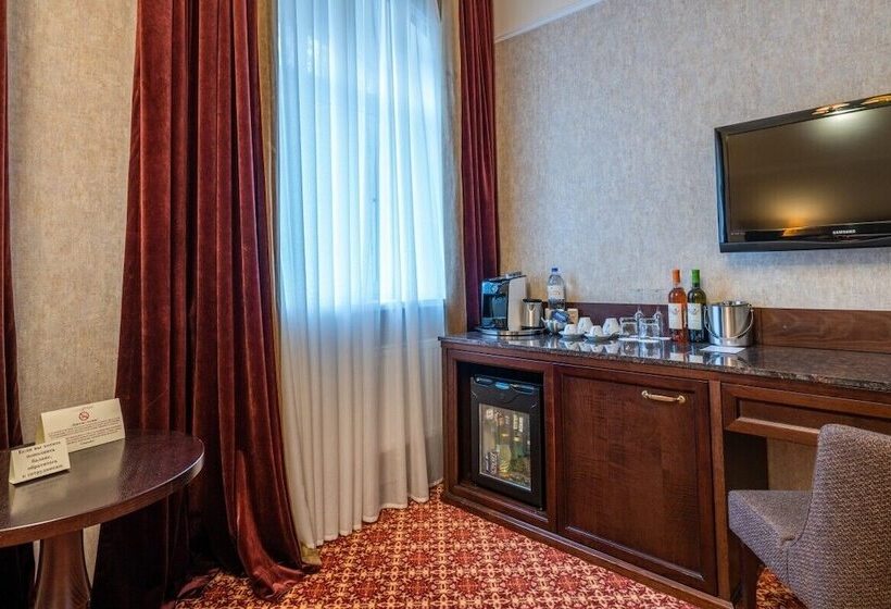 Номер бизнес-класса, Attache