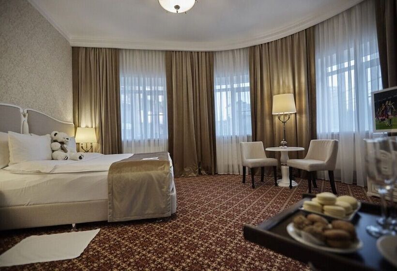 חדר סטודיו סטנדרד, Attache