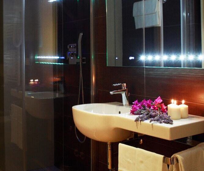 اتاق سوپریور, Colonne