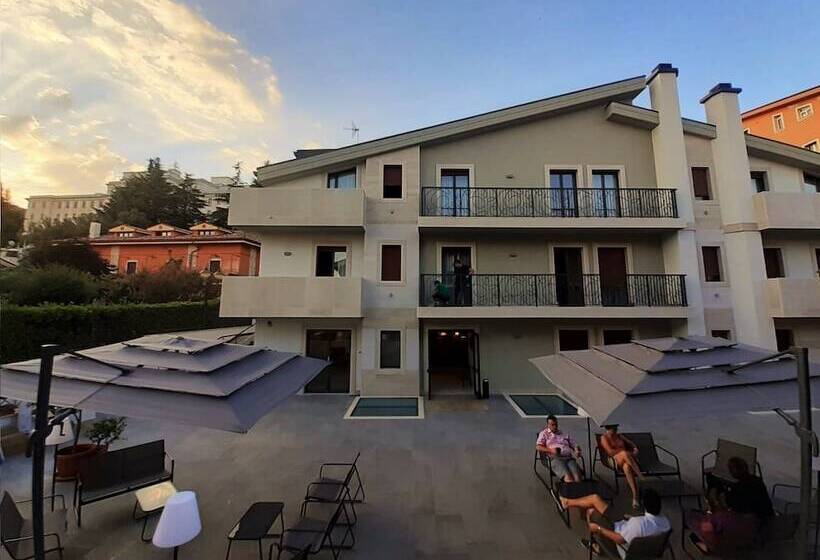 اتاق سوپریور سه تخته, Colonne