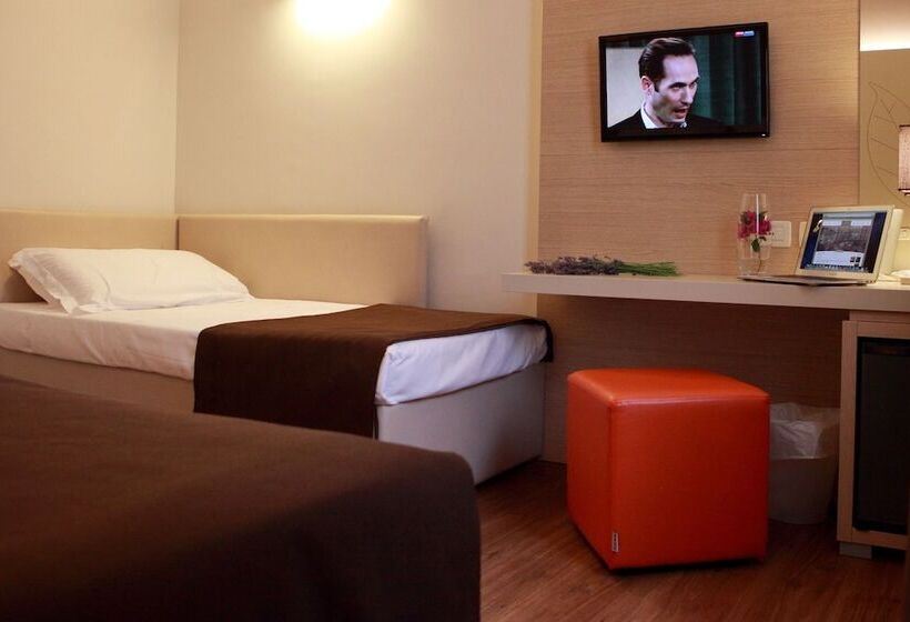 اتاق سوپریور سه تخته, Colonne