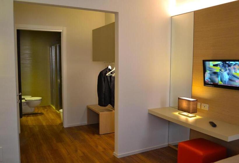 اتاق سوپریور خانوادگی, Colonne