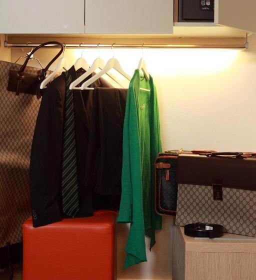 اتاق سوپریور با وان آب گرم, Colonne