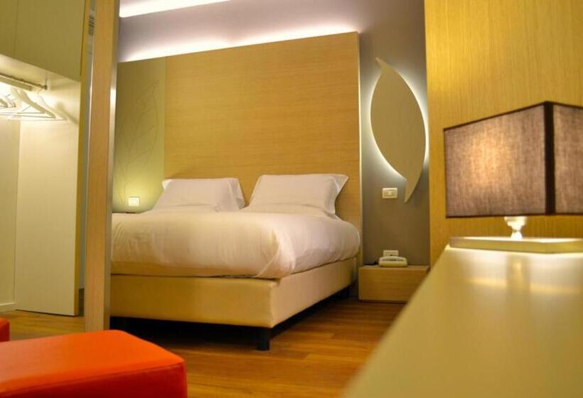 اتاق سوپریور با وان آب گرم, Colonne