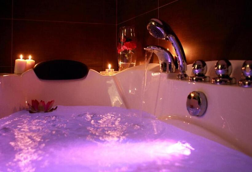 اتاق سوپریور با وان آب گرم, Colonne