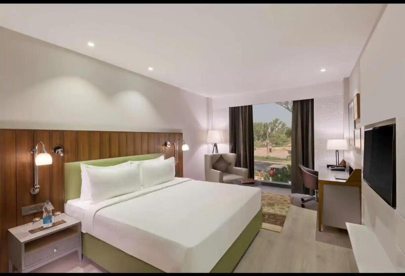 Номер Deluxe, Country Inn & Suites By Radisson Chandigarh Zirakpur