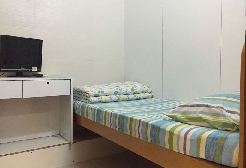 اتاق استاندارد یک نفره, Dragon Hostel Hong Kong