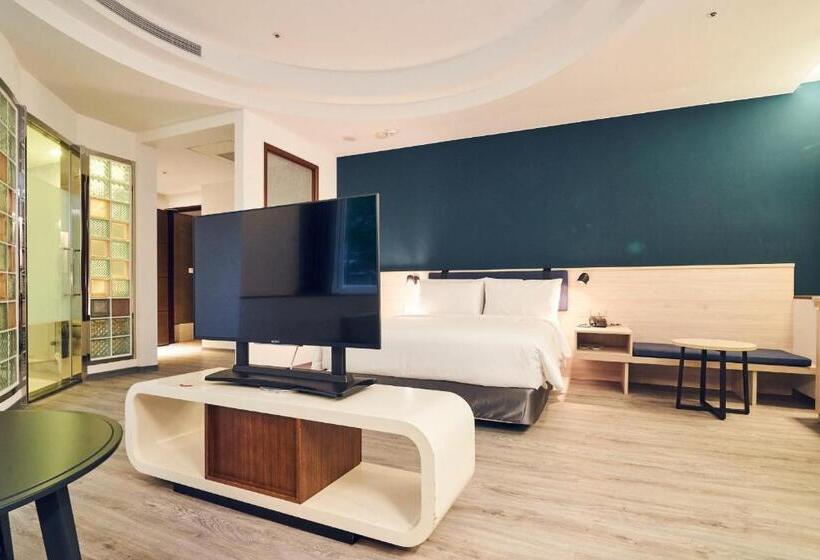 سوییت لوکس, Check Inn Select Taipei Nangang