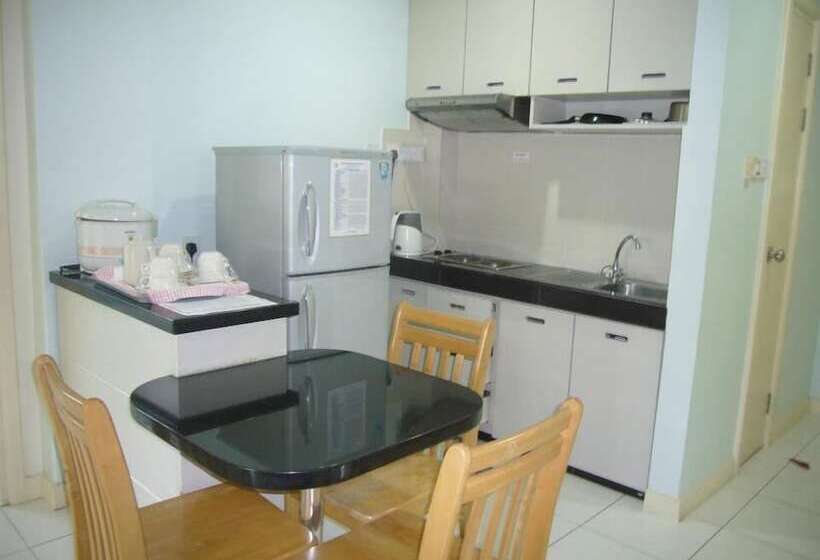 דירת שלושה חדרים, Jinhold Service Apartment