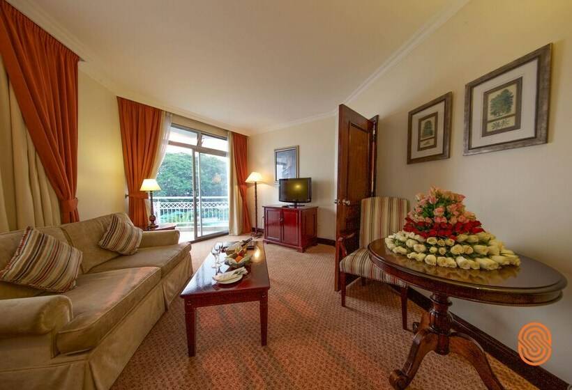 اتاق خانوادگی, Lake Kivu Serena