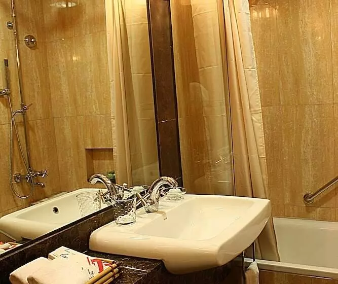 اتاق لوکس, Lee Boutique Hotel Tagaytay
