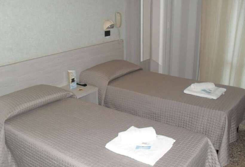 اتاق استاندارد سه نفره, Reale