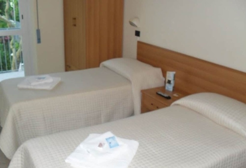 اتاق استاندارد سه نفره, Reale