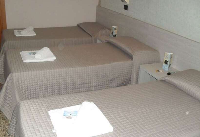 اتاق استاندارد سه نفره, Reale