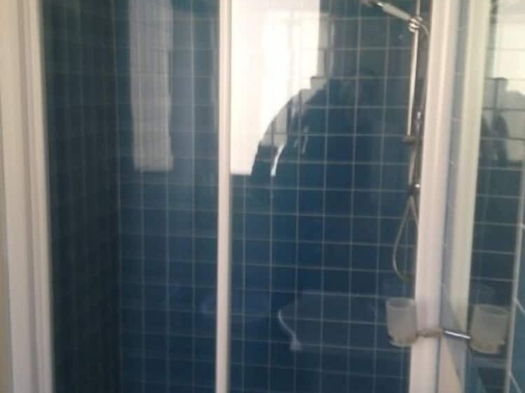 Economy Quadruple Room, Reale