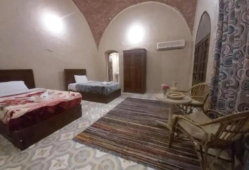 اتاق یک تخته با چشم‌انداز باغ, Sekhmet Retreat Centre