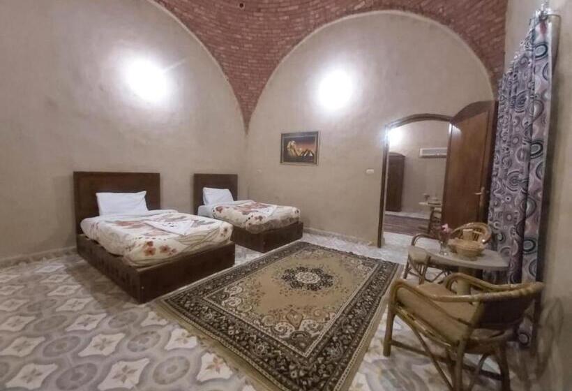 اتاق یک تخته با چشم‌انداز باغ, Sekhmet Retreat Centre