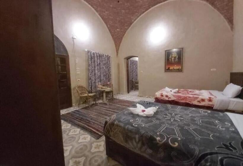 اتاق یک تخته با چشم‌انداز باغ, Sekhmet Retreat Centre