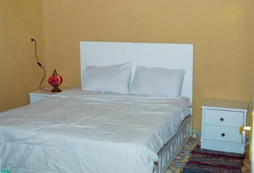 اتاق یک تخته با چشم‌انداز باغ, Sekhmet Retreat Centre