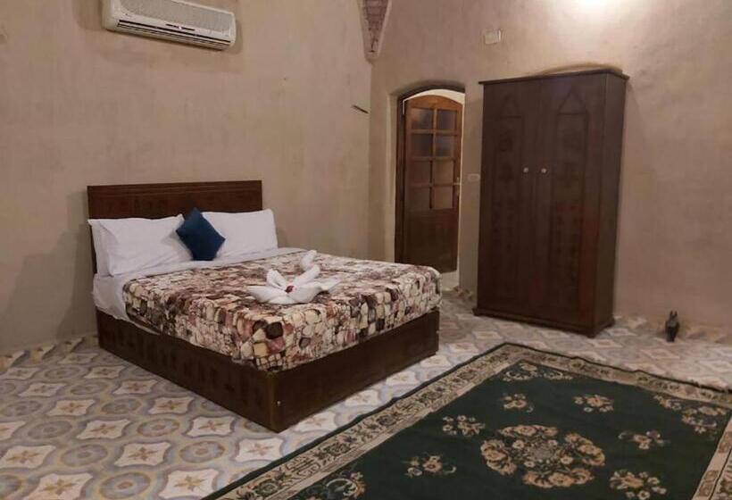 اتاق یک تخته با چشم‌انداز باغ, Sekhmet Retreat Centre