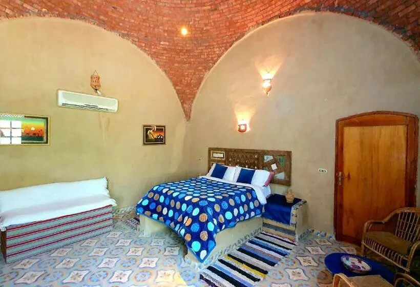 اتاق استاندارد, Sekhmet Retreat Centre