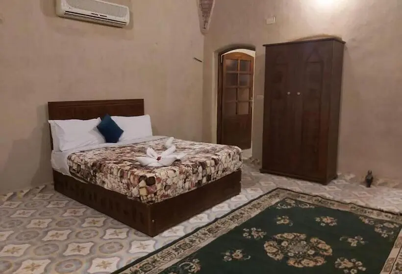 اتاق استاندارد, Sekhmet Retreat Centre