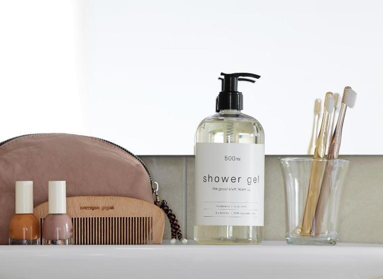 디럭스 스튜디오, Base Lausanne