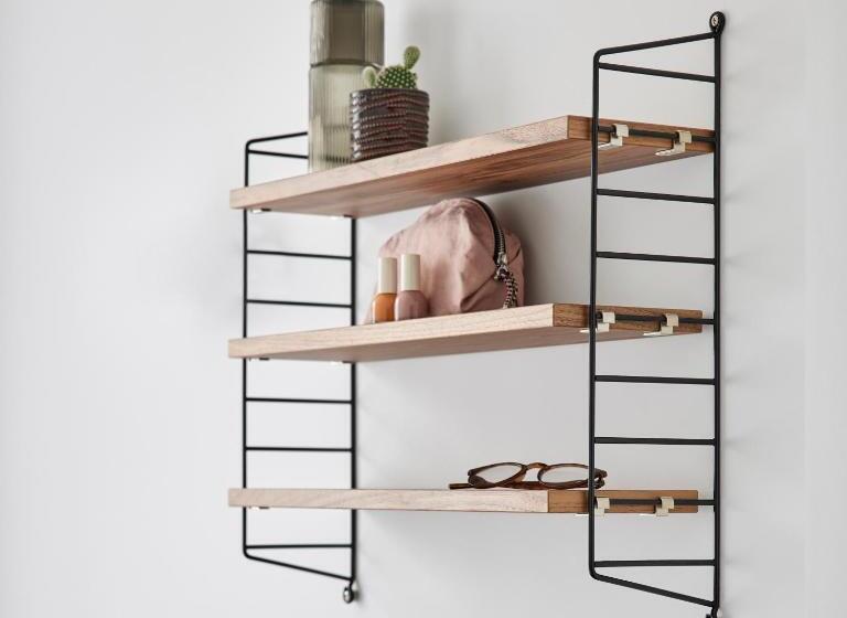 디럭스 스튜디오, Base Lausanne