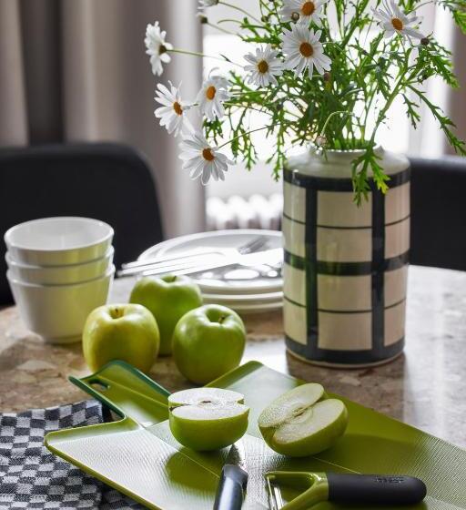 디럭스 스튜디오, Base Lausanne