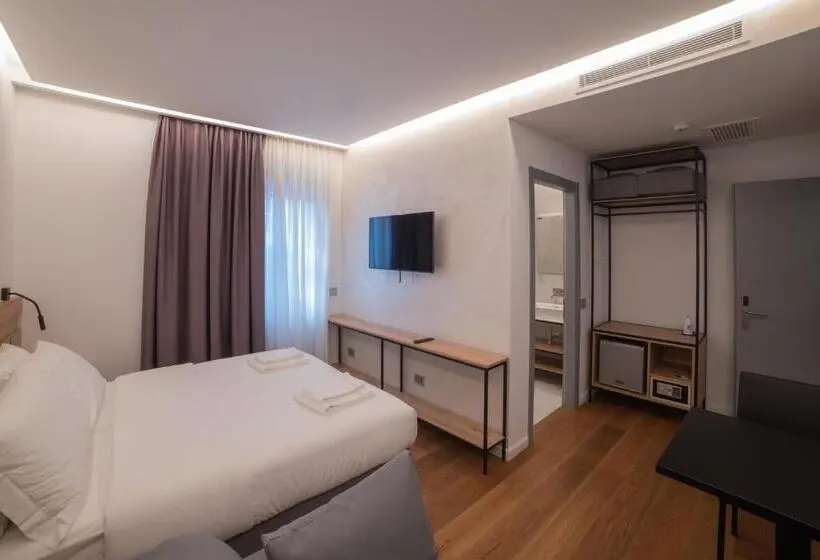 اتاق لوکس خانوادگی, Grandi 32