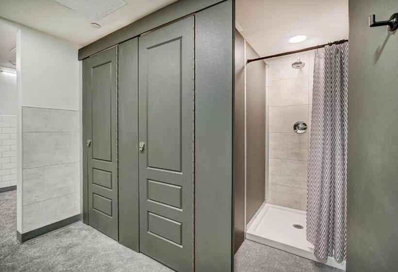 스탠다드 룸 공동 욕실, The Pad