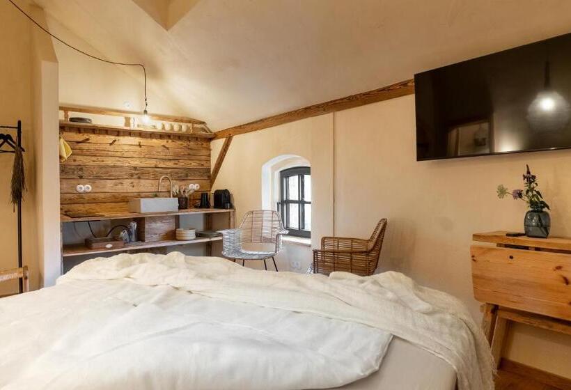 スタンダードスタジオ, Gut Leben Landresort