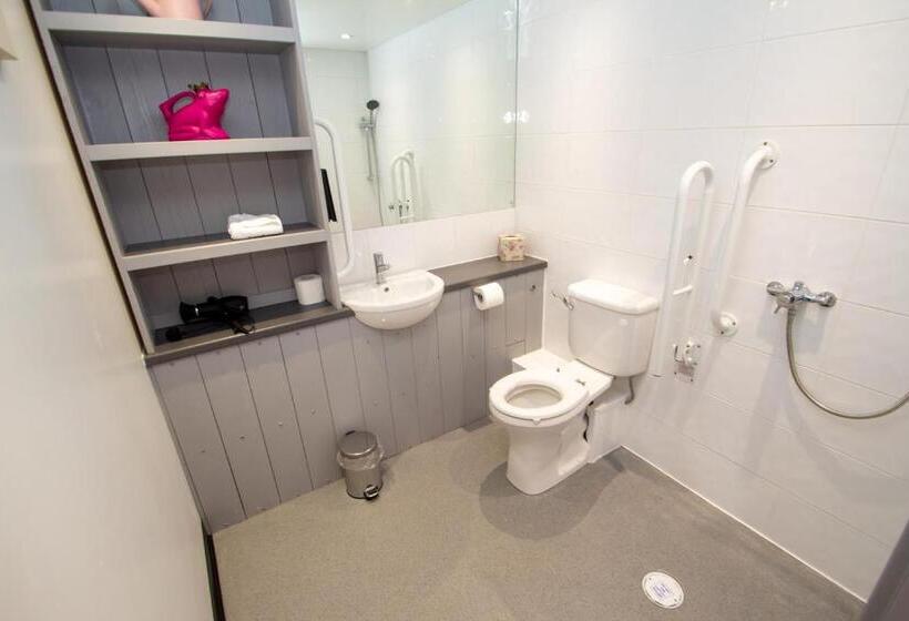 غرفة قياسية لذوى الاحتياجات الخاصة, Gulliver S Valley, M1, Jct 31