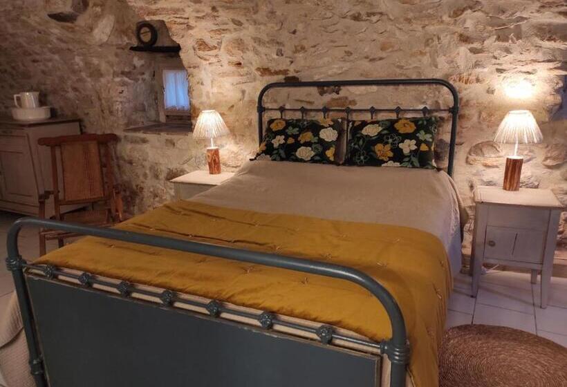 غرفة قياسية ثلاثية, Chambres Du Clocher