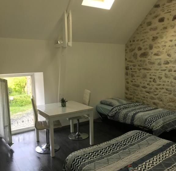 غرفة قياسية ثلاثية, 27