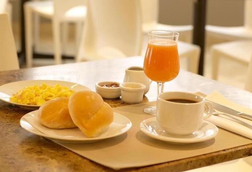 اتاق استاندارد سه نفره, Pisco Hotel Corina