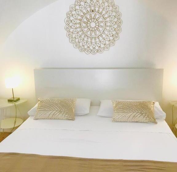 דירת חדר, Le Fiche D’india