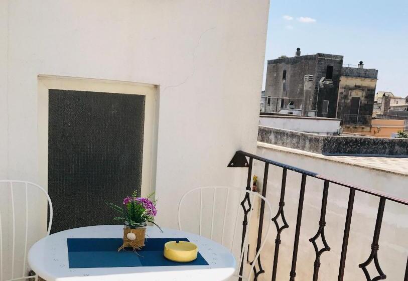 חדר דלוקס, Le Fiche D’india