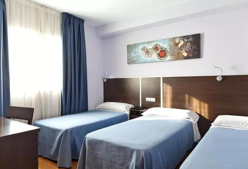 اتاق استاندارد سه نفره, Hostal Avenida Barajas