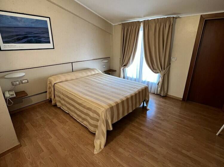 اتاق کلاس بیزنس, Cristoforo Colombo