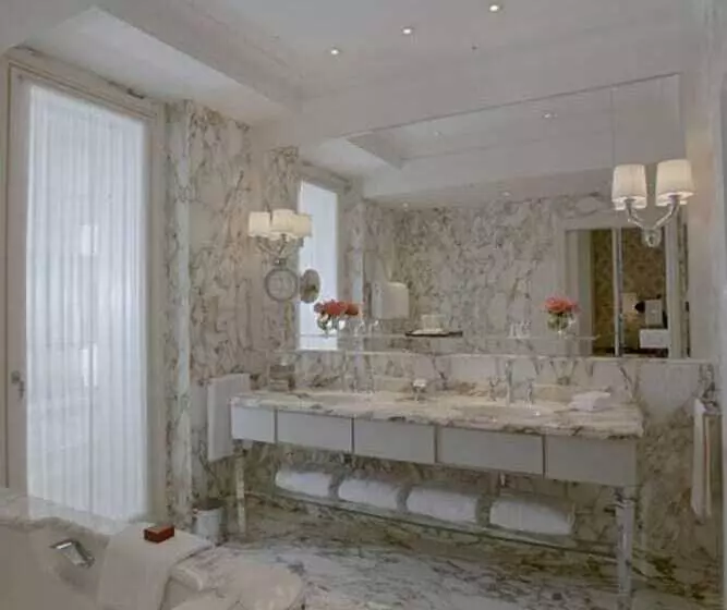 سوئیت با چشم‌انداز, Palazzo Parigi Hotel & Grand Spa   Lhw