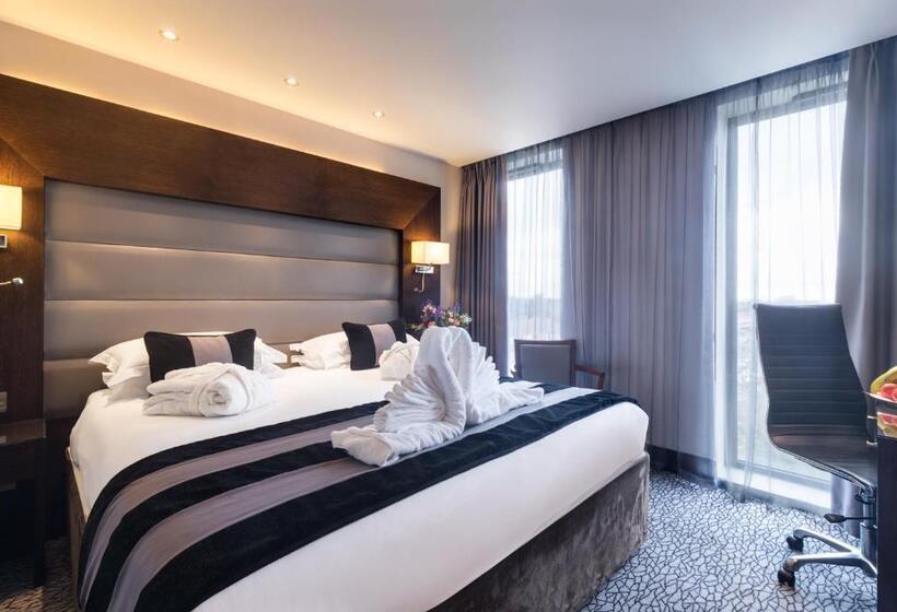 Номер Клуб, Park Grand Heathrow