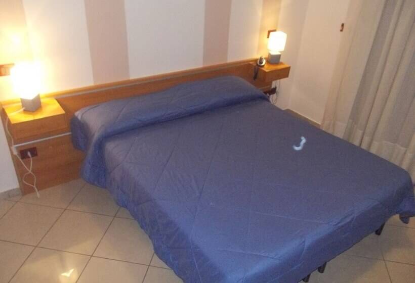バルコニー付きスタンダードルーム, Royal Hotel Montevergine