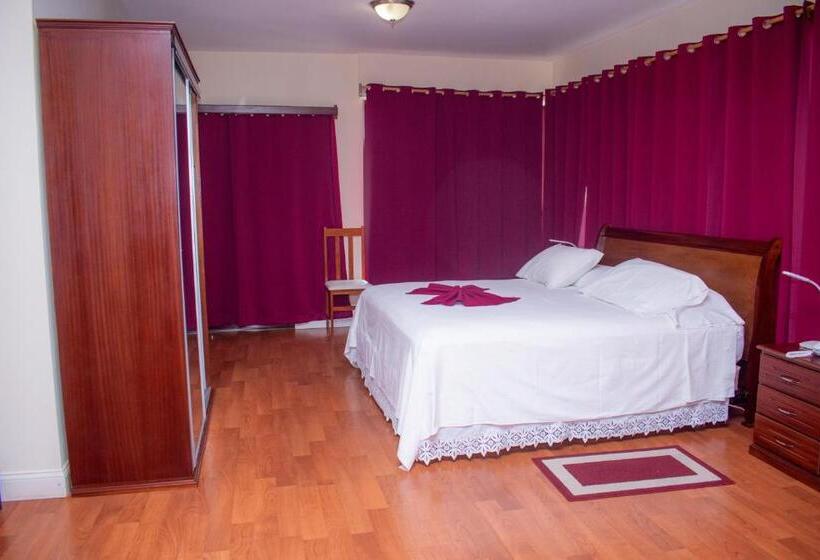 Deluxe Suite King Bed, Santos Pina