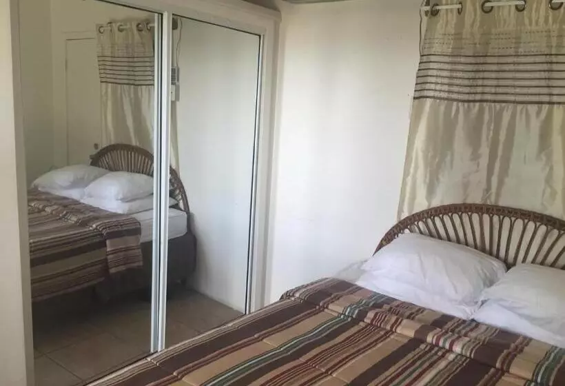 استودیوی استاندارد, Sunset Gardens Guesthouse