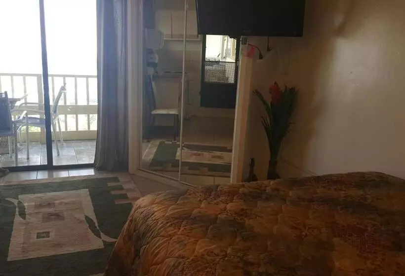 استودیوی استاندارد, Sunset Gardens Guesthouse