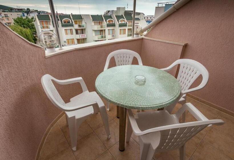 Полулюкс с Балконом, Family Hotel Venera