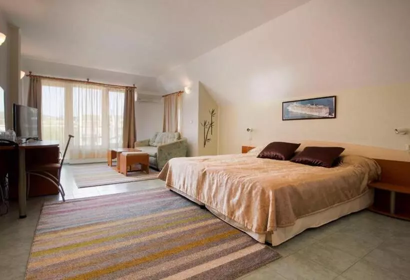 Juniorsviitti Parveke, Family Hotel Venera